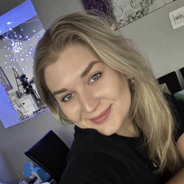 modelka s ID 0102V9HVRQ p021