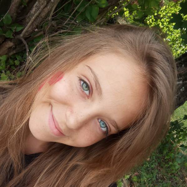 modelka s ID 0102VCZNTF p021