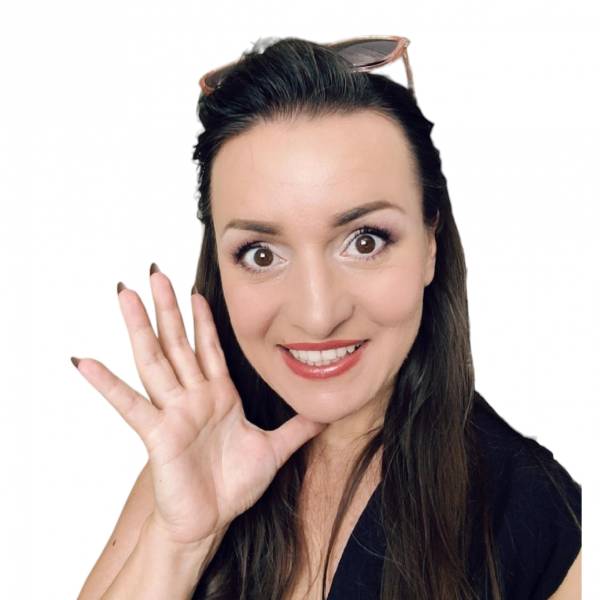 modelka s ID 0102VD3QFY p021