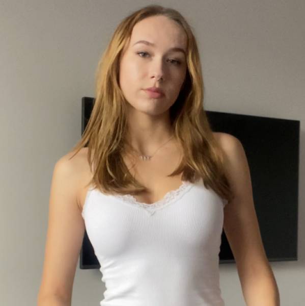 modelka s ID 0102VF2IU3 p031