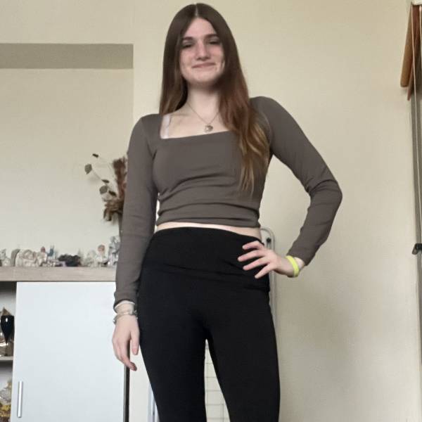 modelka s ID 0102W1Q8EE p031