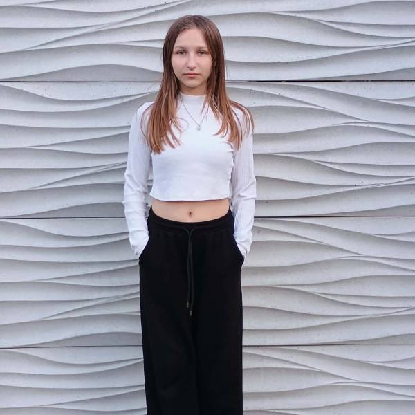 modelka s ID 0102W9UD6H p031