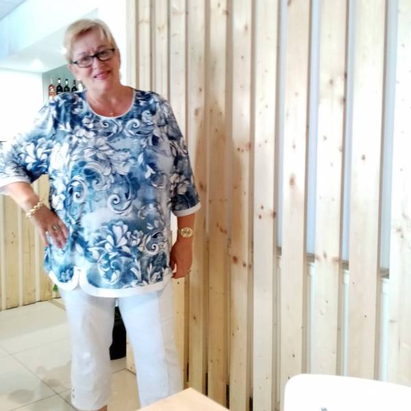 modelka s ID 0102W9UWCO p031