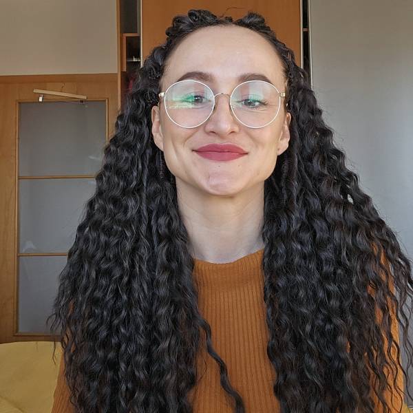 modelka s ID 0102WNRYC7 p021