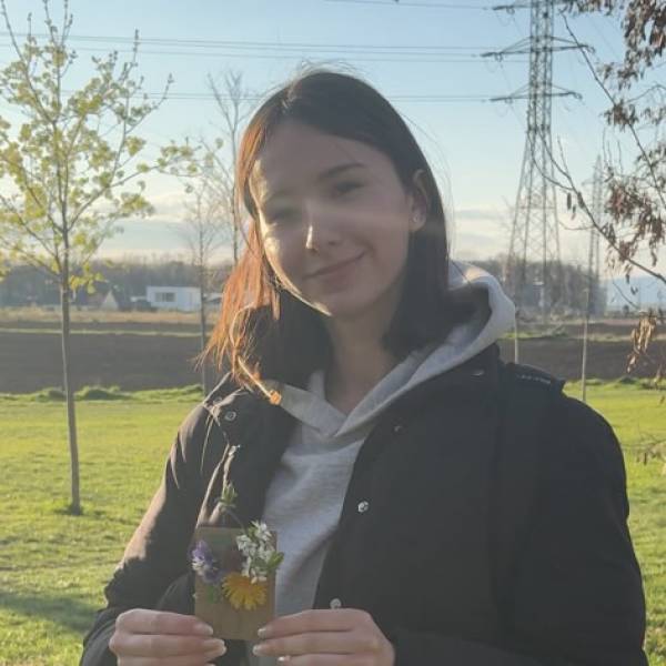 modelka s ID 0102WOVUBT p021