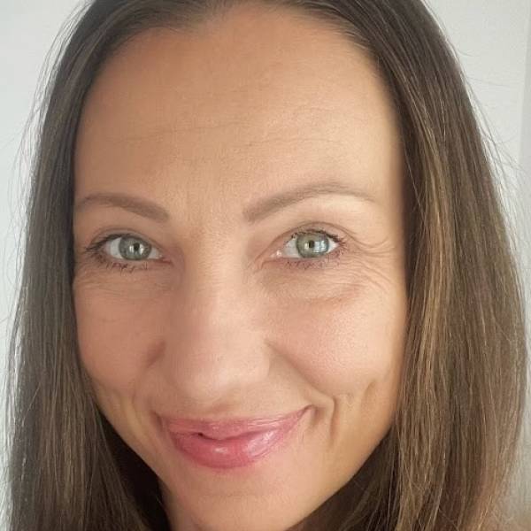 modelka s ID 0102WOWEUG p021