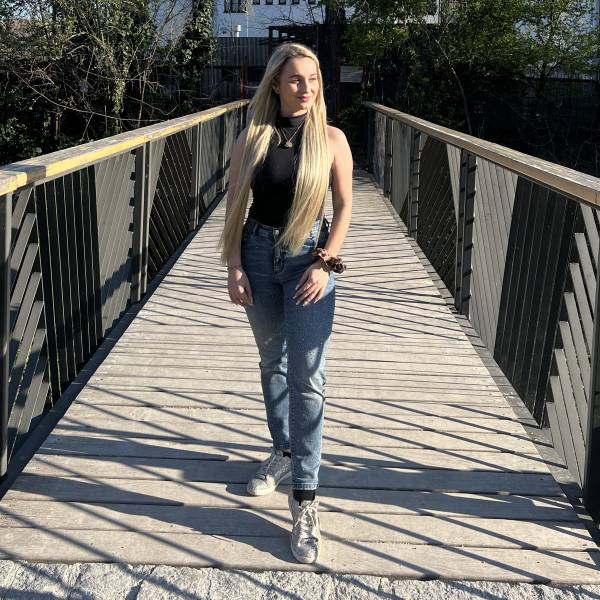 modelka s ID 0102WY29ML p031