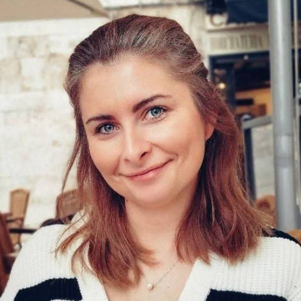 modelka s ID 0102X7DDBT p021