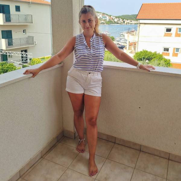 modelka s ID 0102X7DDBT p031