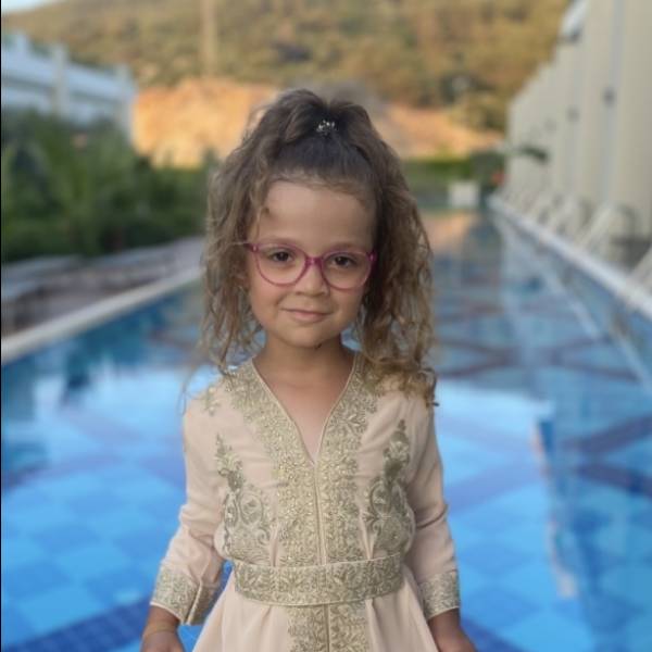 modelka s ID 0102X7OSPH p021