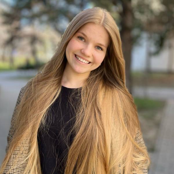 modelka s ID 0102XFXUVR p021