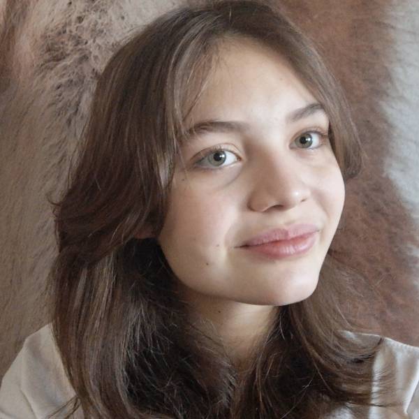 modelka s ID 0102XJ7UUA p021