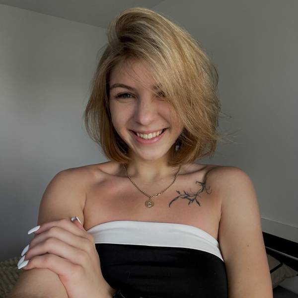 modelka s ID 0102XLGC2U p021