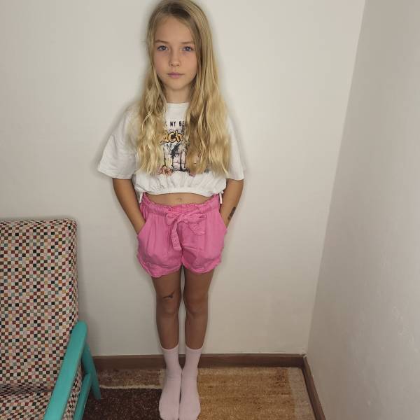 modelka s ID 0102XM9TTW p031