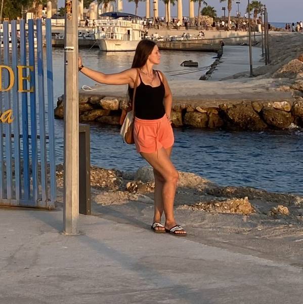 modelka s ID 0102XQGDKI p031