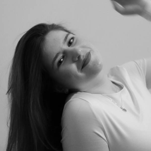 modelka s ID 0102XRBNGT p021