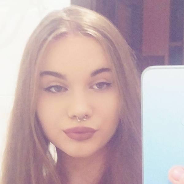 modelka s ID 0102XTB8BO p021