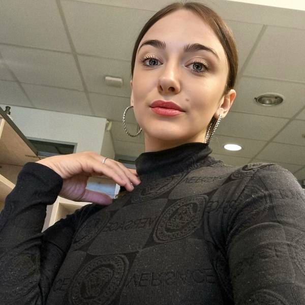 modelka s ID 0102XUBMD9 p021