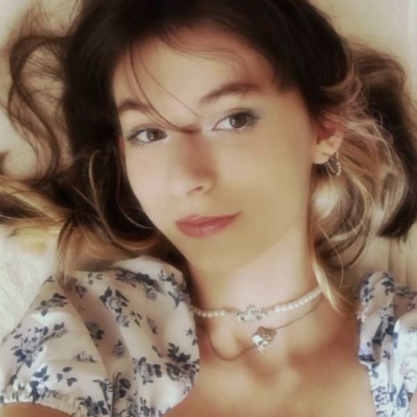 modelka s ID 0102Y0GRLX p021