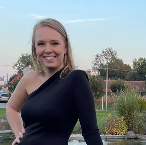 modelka s ID 0102Y6SUBZ p021