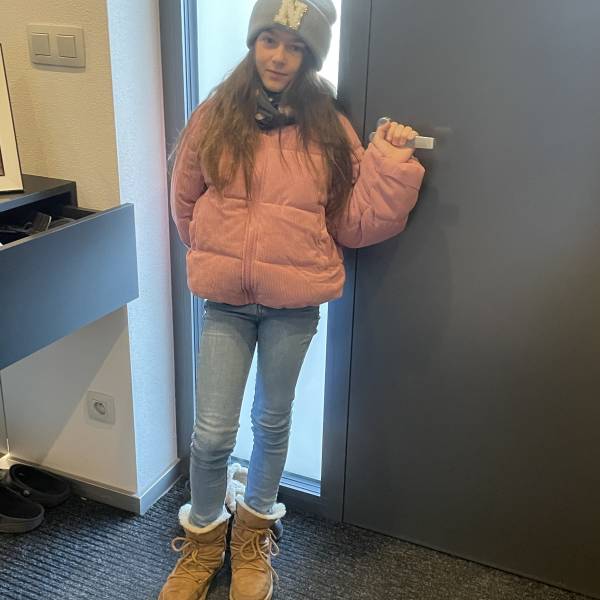 modelka s ID 0102Y9DH8F p031