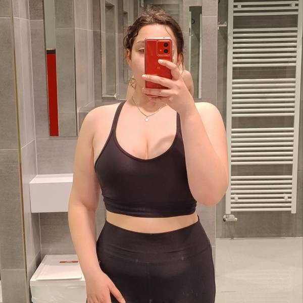 modelka s ID 0102Y9Z7PG p031