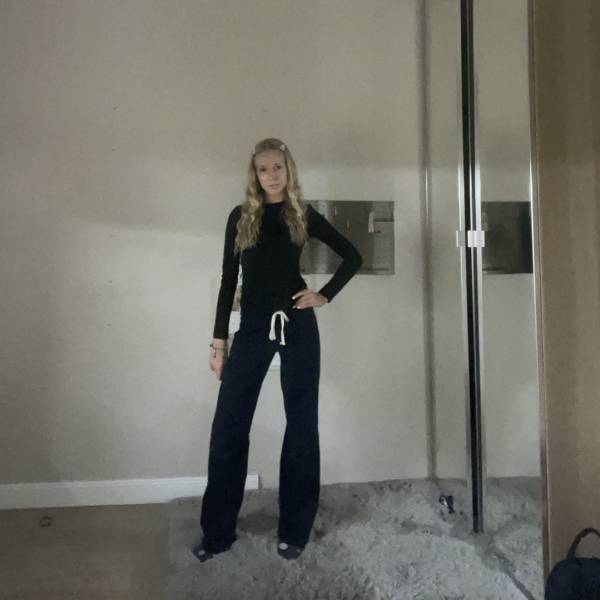 modelka s ID 0102YB3BEM p031