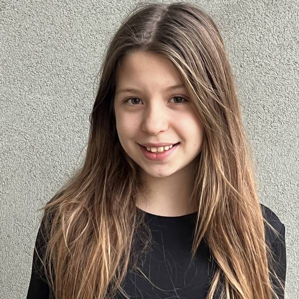 modelka s ID 0102YFS34R p021