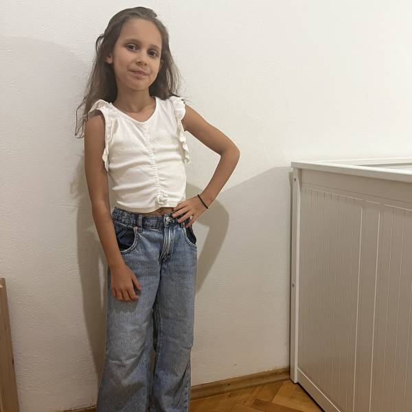 modelka s ID 0102YFY3JV p031