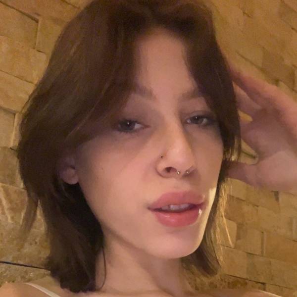 modelka s ID 0102YH2I4B p021