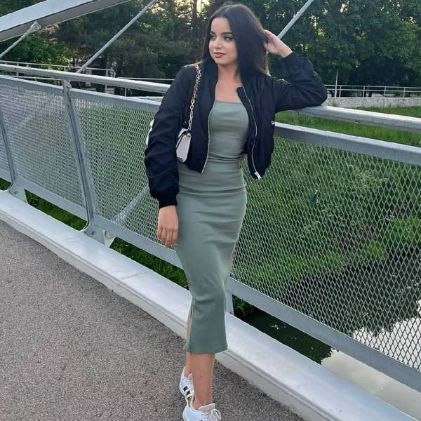 modelka s ID 0102YHP037 p031