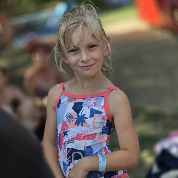 modelka s ID 0102YKU8VM p021