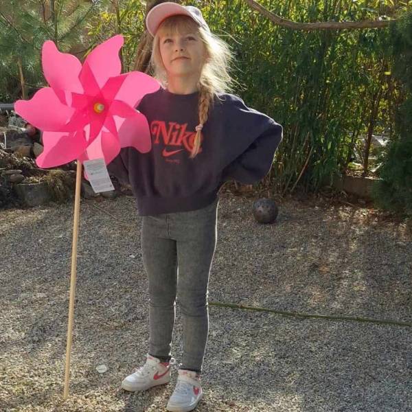 modelka s ID 0102YKU8VM p031