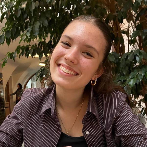 modelka s ID 0102YNC1HX p021