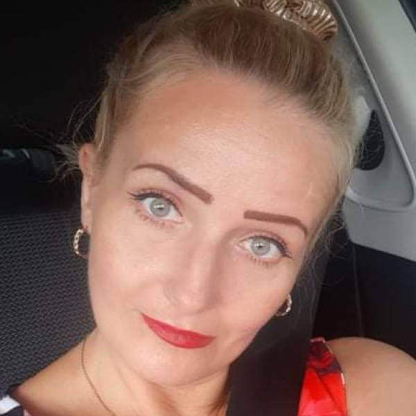 modelka s ID 0102YR8JYB p021