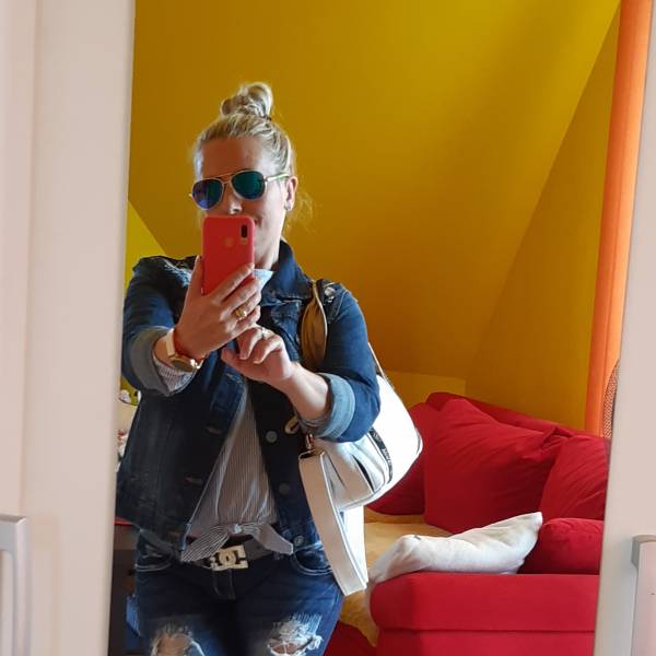 modelka s ID 0102YR8JYB p031