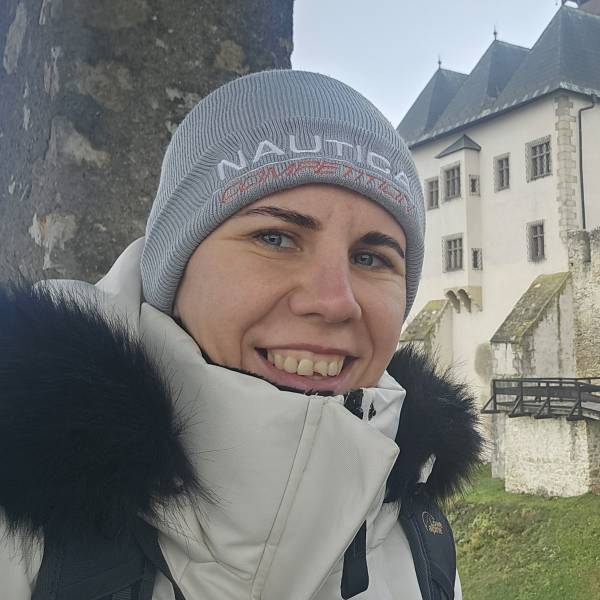 modelka s ID 0102YT9CUF p021