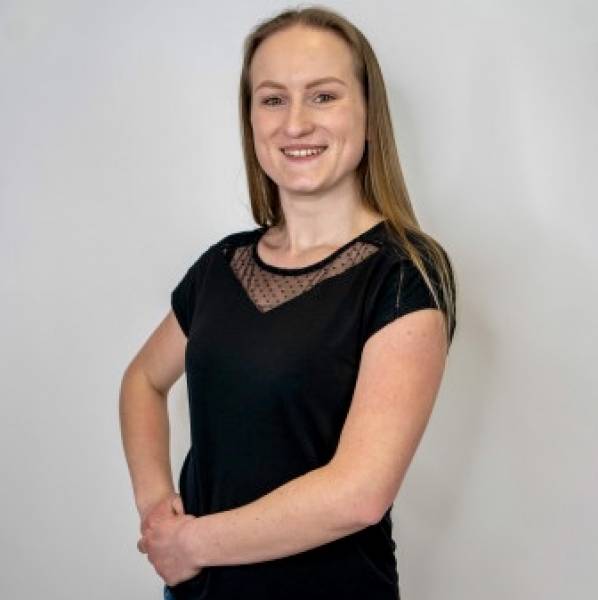modelka s ID 0102YUTNUF p021