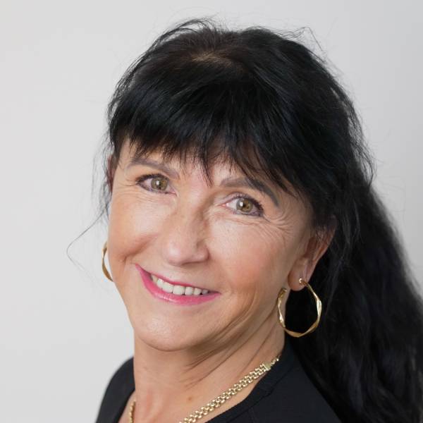 modelka s ID 0102YV5SR8 p031