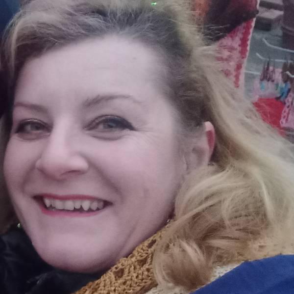 modelka s ID 0102YWDQ0D p021