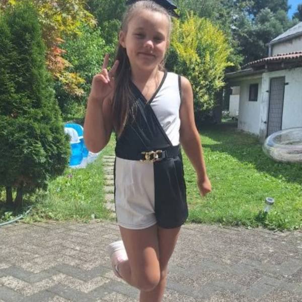 modelka s ID 0102YWPM4W p031