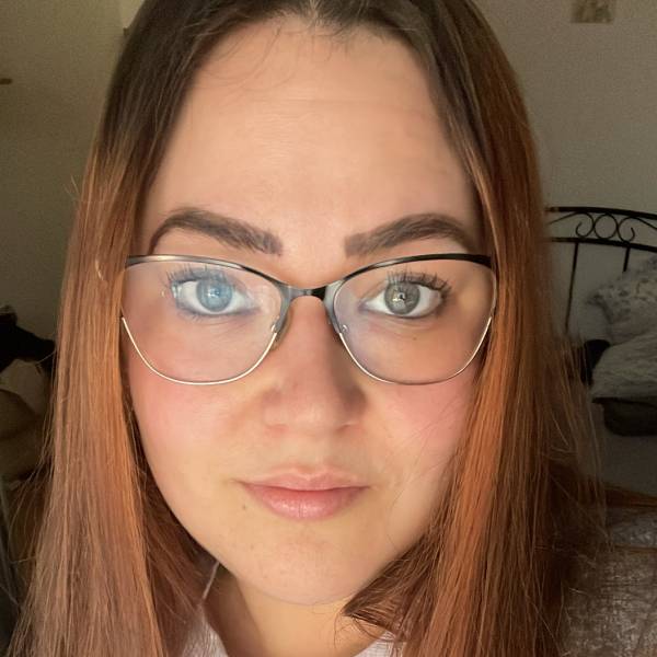 modelka s ID 0102YWTJH6 p021