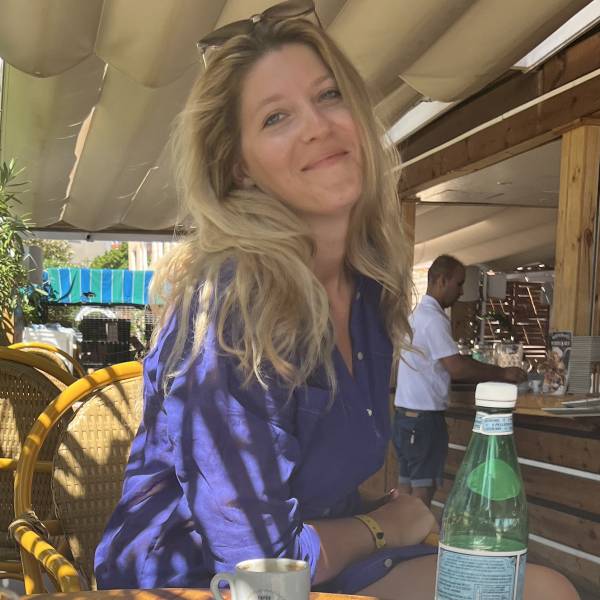 modelka s ID 0102YXWWNC p021