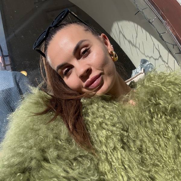 modelka s ID 0102YY97UT p021