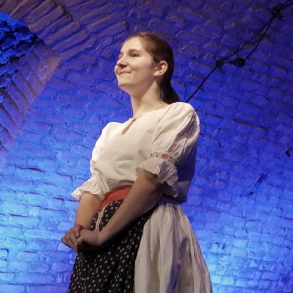 modelka s ID 0102YYIGOI p021