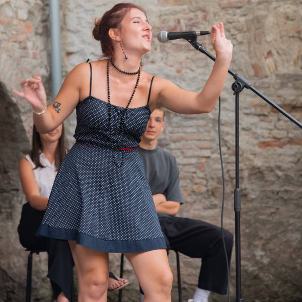 modelka s ID 0102YYIGOI p031