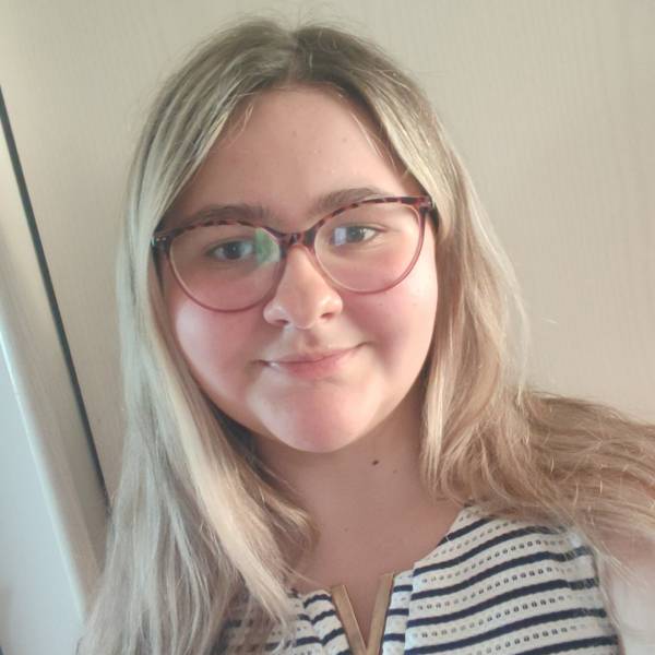 modelka s ID 0102YYYVW7 p021