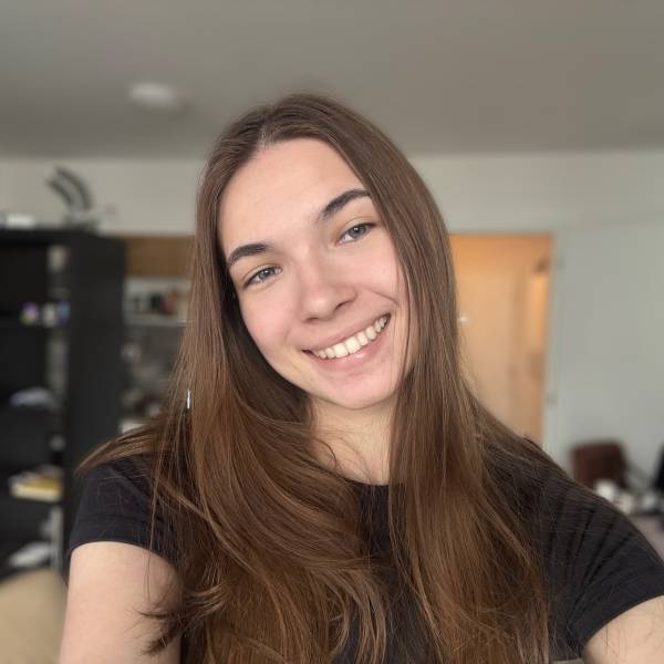 modelka s ID 0102Z3RJBK p021