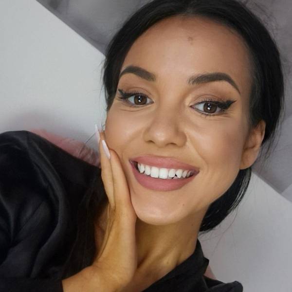 modelka s ID 0102Z6RU94 p021