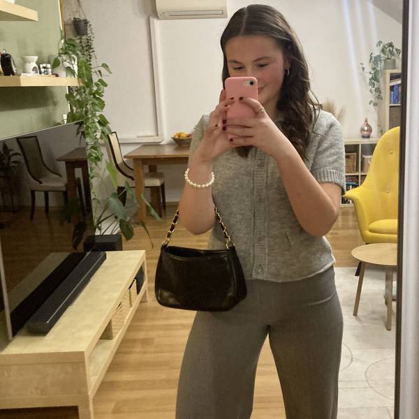 modelka s ID 0102ZGC6NU p031